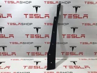 Пластик под датчик прижатия двери Tesla Model X 1 поколение 2017, 1042411-00-D