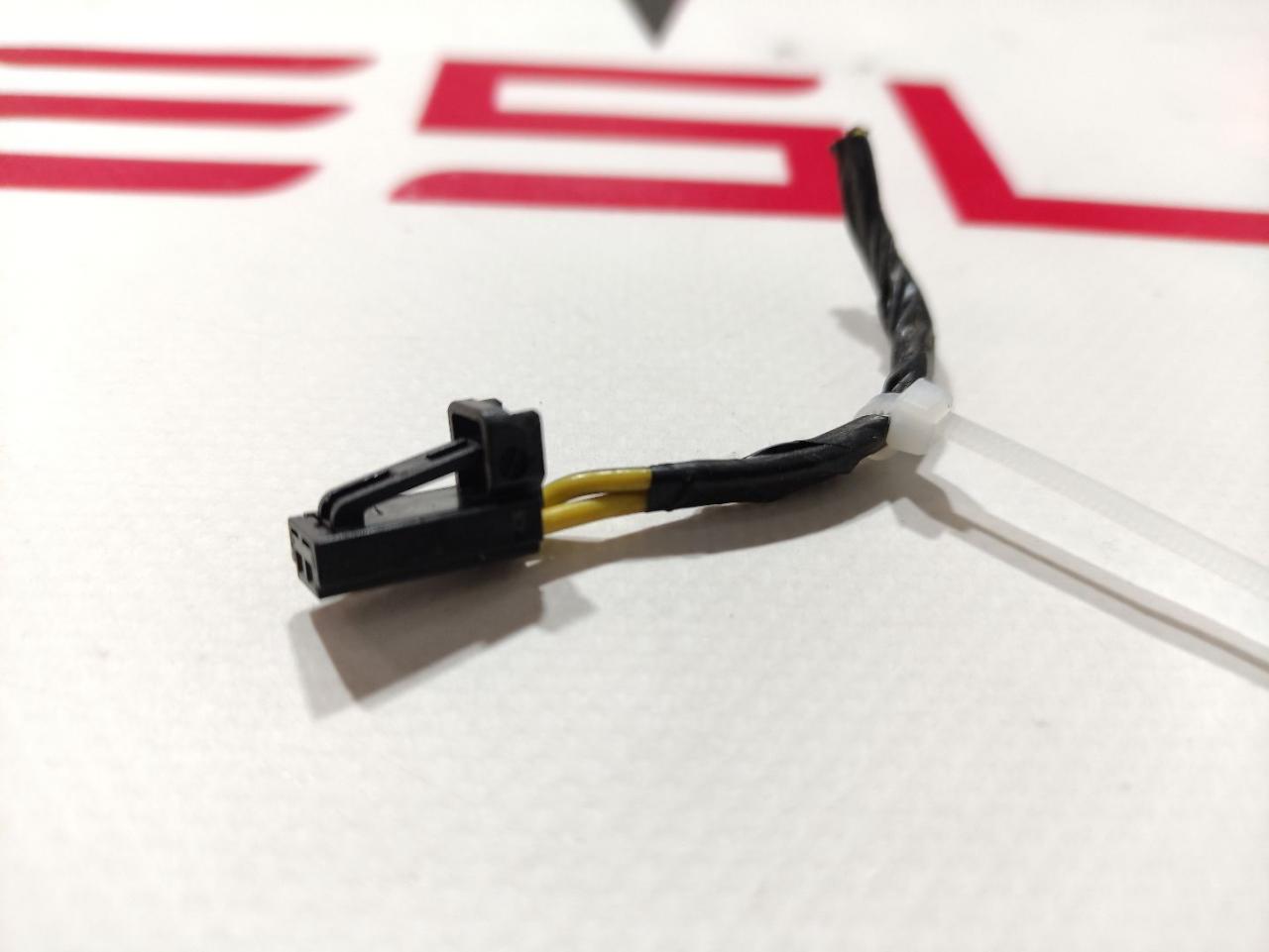 разъем (фишка) проводки Tesla Model S 1 поколение 2015, 1039007-00-A, 1004422-91-N - фото №1