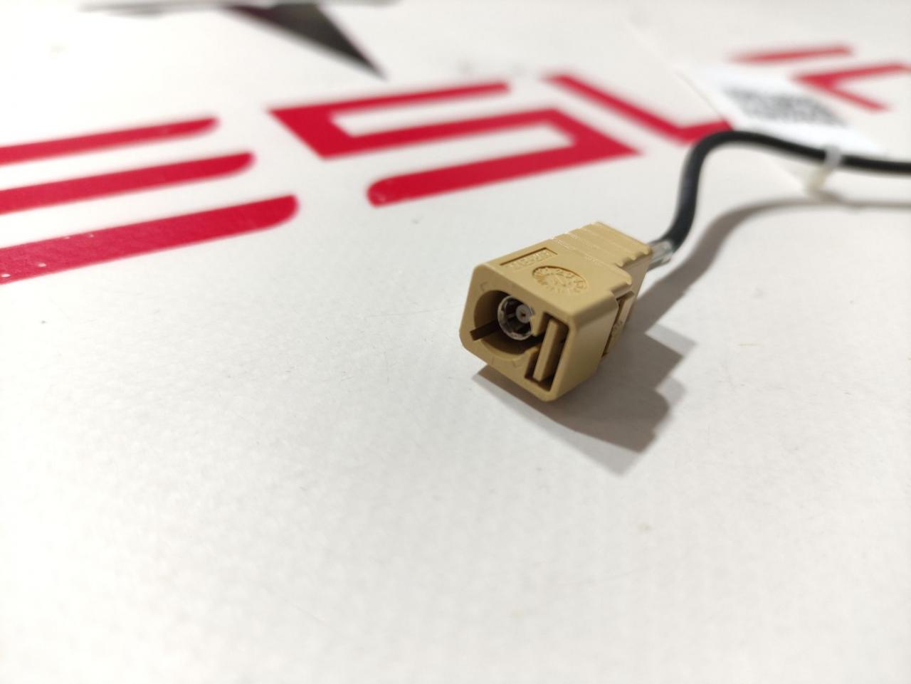 разъем (фишка) проводки Tesla Model S 1 поколение 2015, 1039007-00-A, 1004422-91-N - фото №1