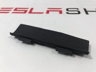 Заглушка болта дверной карты (резиновая) Tesla Model S 1 поколение 2015, 1002966-00-B