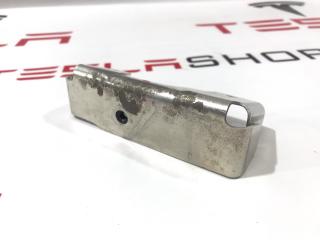 Кронштейн карты (обшивки) двери Tesla Model S 1 поколение 2015, 1003139-00-B