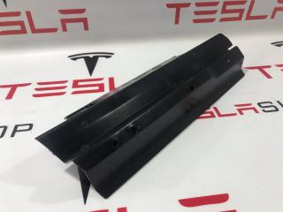 Кронштейн (крепление) коврового покрытия багажника Tesla Model S 1 поколение 2015, 1009174-00-E