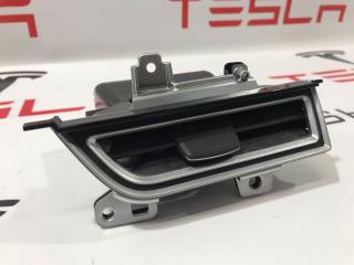 Воздуховод центральной панели (пассажирский) Tesla Model S 1 поколение 2013, 1007825-00-C