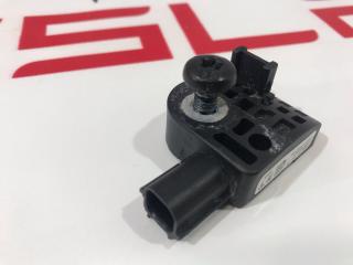 датчик удара Tesla Model S 1 поколение 2013, 1005274-00-B