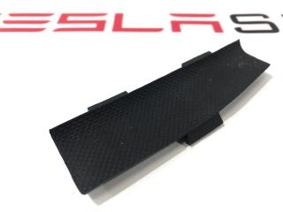 Заглушка болта дверной карты (резиновая) Tesla Model S 1 поколение 2013, 1007941-00-B