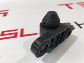 Упор крышки багажника Tesla Model S 1 поколение 2013, 1008864-00-C, 14857