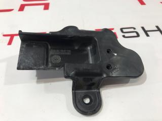 Кронштейн крепления ручки Tesla Model S 1 поколение 2013, 1008404-00-C