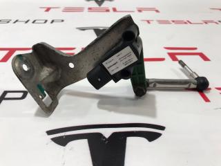 Датчик уровня пневмоподвески Tesla Model S 1 поколение 2013, 1004173-00-A, 6006523-00-A