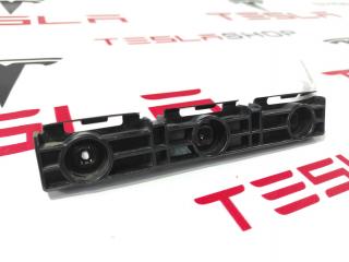 Кронштейн крепления накладки порога рокерной панели Tesla Model S 1 поколение 2013, 1003691-00-A