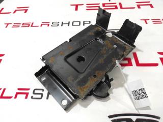 Крепление аккумулятора 12V Tesla Model S 1 поколение 2013, 1007556-00-C
