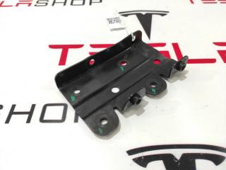 кронштейн компрессора кондиционера Tesla Model S 1 поколение 2013, 1006079-00-D