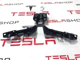 Накладка декоративная подиума сиденья 2-го ряда Tesla Model X 1 поколение 2016, 1068123-00-B, AG151473