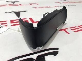 Накладка декоративная сиденья 2-го ряда Tesla Model X 1 поколение 2016, 1066625-00-A, 1068123-00-B