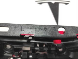 Кронштейн крепления дренажной трубки панорамной крыши Tesla Model S 1 поколение 2013, 1008371-00-E