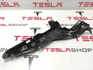 Кронштейн внутренний стойки C Tesla Model S 1 поколение 2013, 1009272-00-E