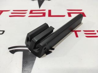 Заглушка салазки сиденья Tesla Model S 1 поколение 2013, 1031675-00-A