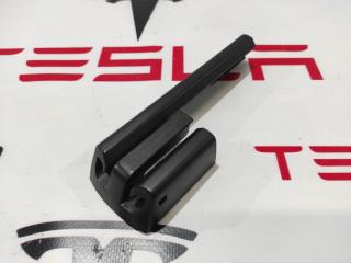 Заглушка салазки сиденья Tesla Model S 1 поколение 2013, 1031676-00-A