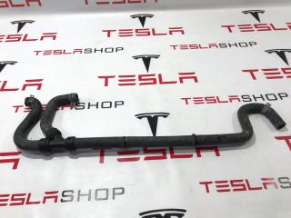 Трубка охлаждения от чарджера до шланга левого порога Tesla Model S 1 поколение 2013, 6007341-00-E