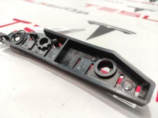 Кронштейн крепления направляющая бампер крыло Tesla Model 3 1 поколение 2020, 1084181-00-E