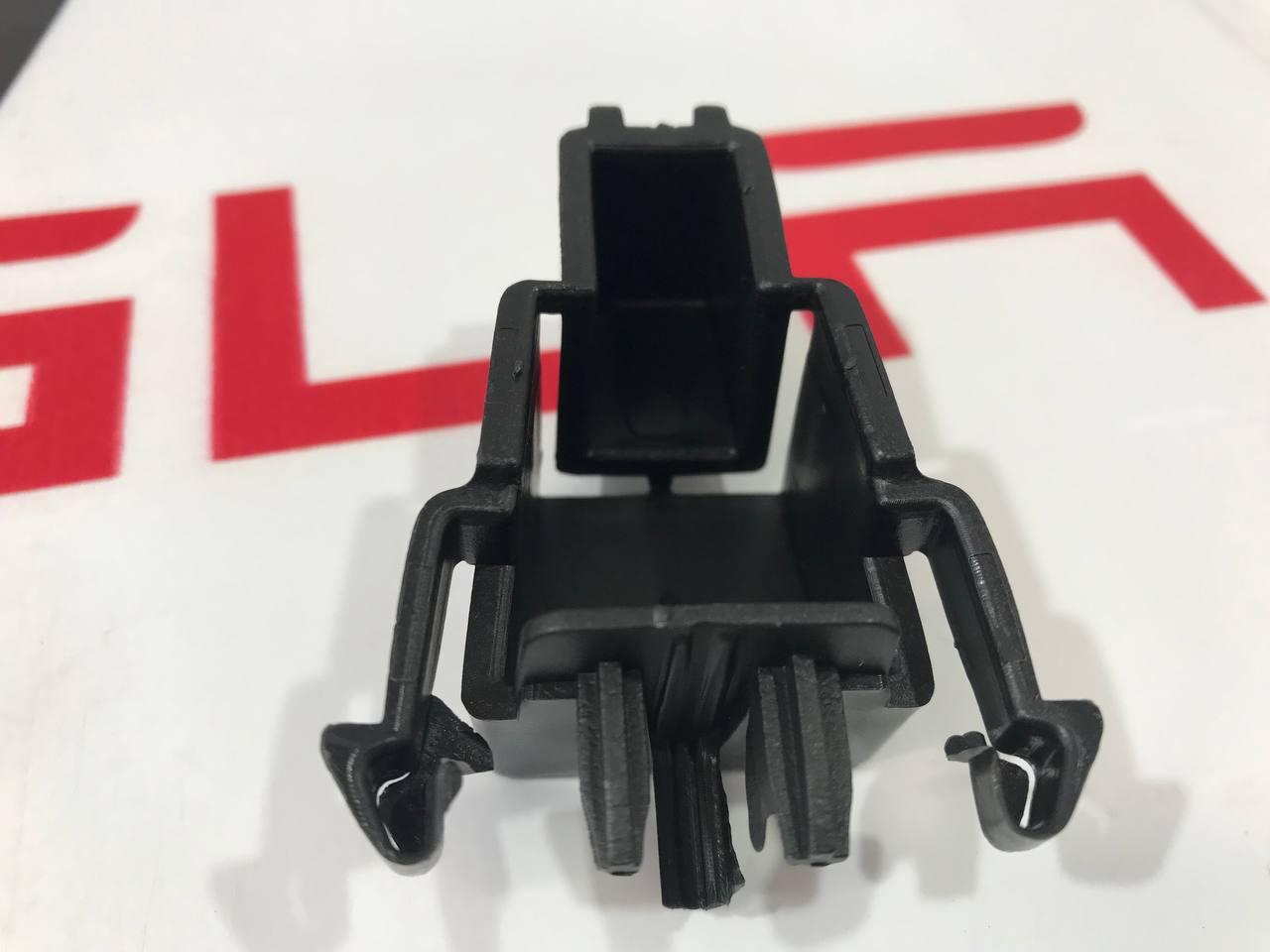 Крепеж бокса подкапотного (ванны) Tesla Model 3 1 поколение 2020, 1131205-00-C - фото №1