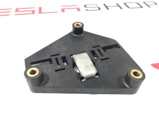 Кронштейн мотора привода люка Tesla Model S 1 поколение 2013, 6008697-00-A