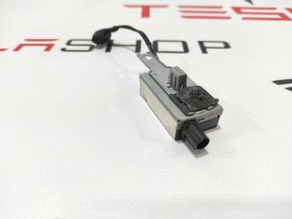 Антенна усилитель AM/FM Tesla Model S 1 поколение 2015, 1004808-00-B