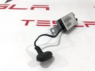 Антенна усилитель AM/FM Tesla Model S 1 поколение 2015, 1004793-00-C