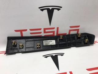 Накладка нижняя бардачка Tesla Model S 1 поколение 2015, 1002301-05-B, 1002302-00-A