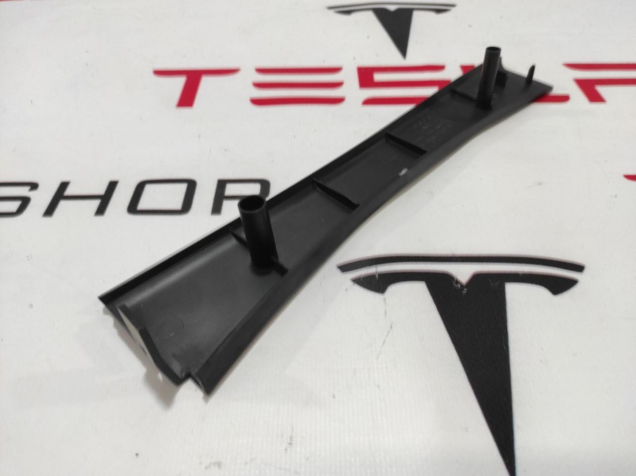 Накладка стойки А, (средняя высота) Tesla Model S 1 поколение 2015, 1007711-00-C - фото №1