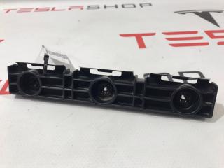 Кронштейн крепления накладки порога рокерной панели Tesla Model S 1 поколение 2015, 1003691-00-A