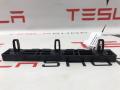 Кронштейн крепления накладки порога рокерной панели Tesla Model S 1 поколение 2015, 1003691-00-A - фото №4