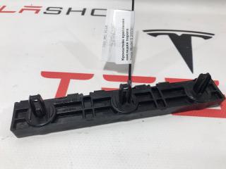 Кронштейн крепления накладки порога рокерной панели Tesla Model S 1 поколение 2015, 1003691-00-A