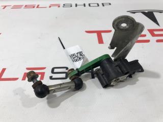Датчик уровня пневмоподвески Tesla Model S 1 поколение 2015, 6006514-00-B