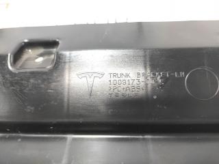 Кронштейн (крепление) коврового покрытия багажника Tesla Model S 1 поколение 2015, 1009173-00-C