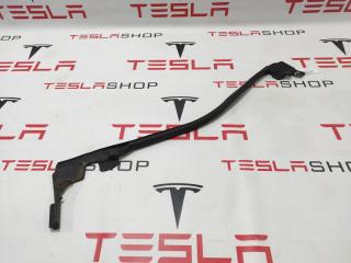 Уплотнитель задней двери Tesla Model S 1 поколение 2015, 1005423-00-D