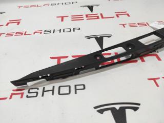 Кронштейн крепления молдинга крыши багажника Tesla Model S 1 поколение 2016, 1011685-00-C