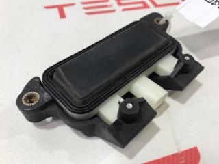 кнопка открытия багажника Tesla Model S 1 поколение 2015, 1007287-00-A, 100728500C