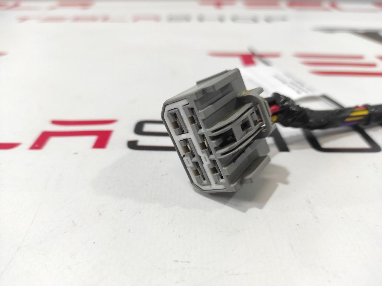 разъем (фишка) проводки Tesla Model S 1 поколение (2012 - 2016), 1031236-81-E - фото №1