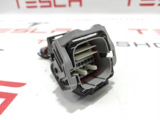 разъем (фишка) проводки Tesla Model S 1 поколение 2013, 1031237-81-E