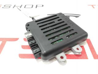 Блок управления USB (хаб) центральной консоли Tesla Model X 1 поколение 2017, 1042829-00-F