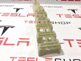 Кронштейн внешний сидений 2-го ряда Tesla Model X 1 поколение 2017, 1055317-00-C, 1089758-00-B
