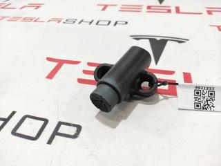 Корпус упора крышки багажника Tesla Model X 1 поколение 2017, 1051428-00-C