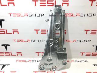 Кронштейн багажника боковой Tesla Model X 1 поколение 2017, 1051362-S0-D, 1086806-00-A