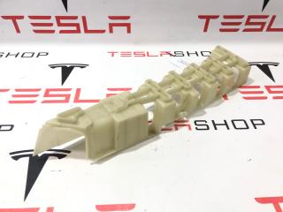 Кронштейн внешний сидений 2-го ряда Tesla Model X 1 поколение 2017, 1089759-00-B