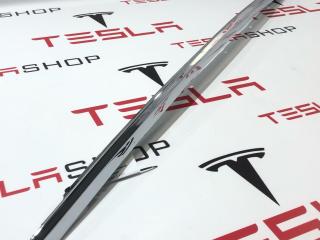 Молдинг подъемной задней двери Tesla Model X 1 поколение 2017, 1032249-00-J