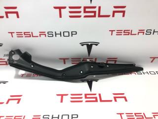 Накладка закрытия подъемной задней двери Tesla Model X 1 поколение 2017, 1041595-00-D