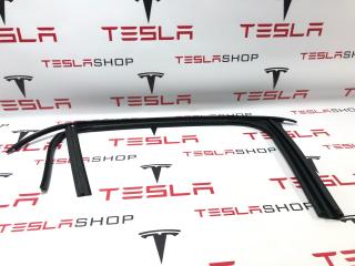 Уплотнитель стекла Tesla Model X 1 поколение 2017, 1032278-00-D