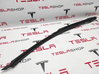 Накладка закрытия подъемной задней двери Tesla Model X 1 поколение 2019, 1037559-00-D