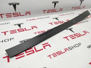 молдинг двери передней левой Tesla Model X 1 поколение [рестайлинг] 2022, 1035201-00-D, 1035119-00-E