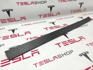 молдинг двери передней правой Tesla Model X 1 поколение [рестайлинг] 2022, 1035120-00-E